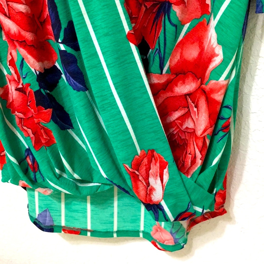 Green floral wrap look off the shoulder top Sz S - Picture 3 of 7